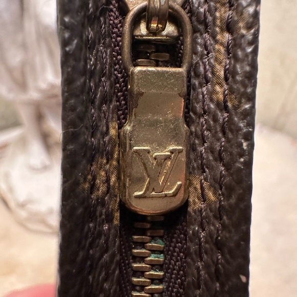 Louis Vuitton monogram wristlet - Picture 4 of 5